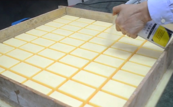 模具硅橡膠操作為什么要用脫模劑？