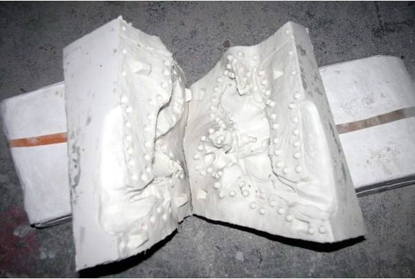 如何避免模具硅膠制品破裂？